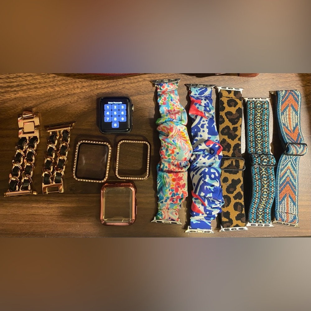 Series 3 Apple Watch 38mm with 6 bands!